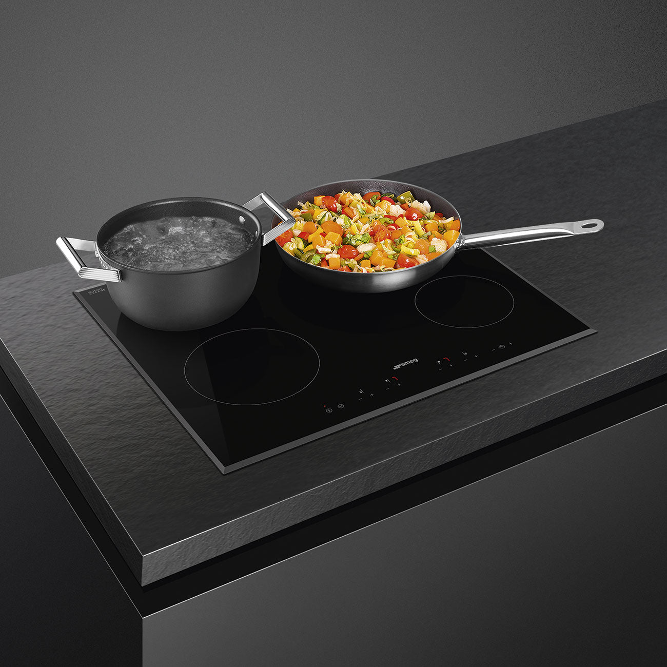 SMEG - Estufa Eléctrica de 24" - 4 Zonas de Cocción - Sin Marco image 1